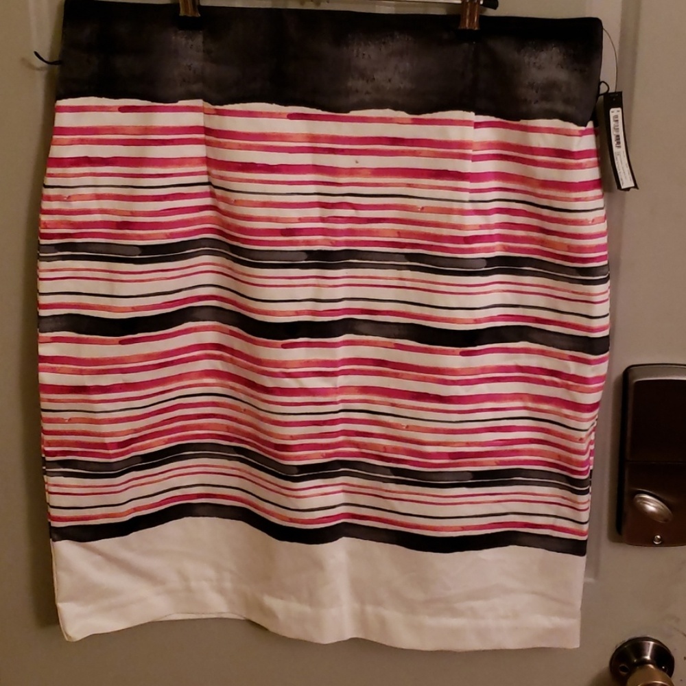 Worthington Pink Coral stripped skirt. Size 18